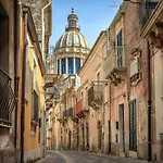 Daire Raffo- Mit Aussicht In Ibla By Interhome
